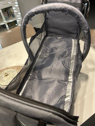 Mochila Pañalera Bebé Gris con Cambiador