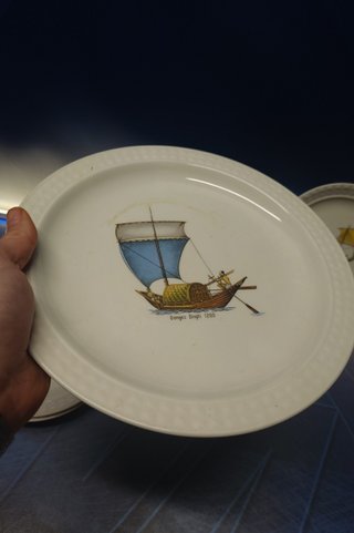 5 platos, vajilla Pontesa, con motivos de barcos o maritimos