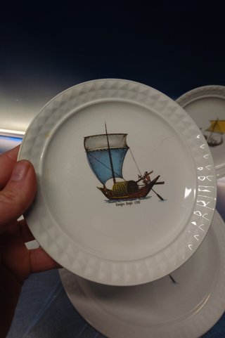 5 platos, vajilla Pontesa, con motivos de barcos o maritimos