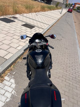 Suzuki GSXR 600 K7 Negra