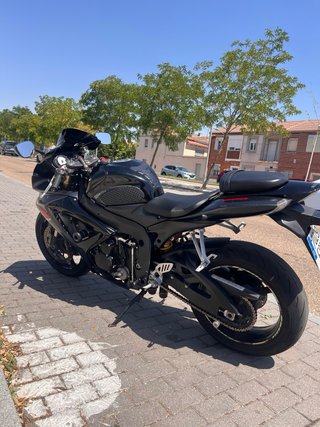 Suzuki GSXR 600 K7 Negra