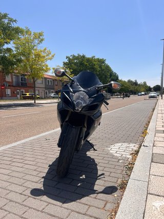 Suzuki GSXR 600 K7 Negra