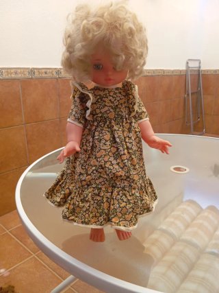 Muñeca años 70 floral