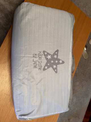 Cuna de viaje y colchón