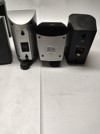 Altavoces JVC y Kenwood Negros y Grises