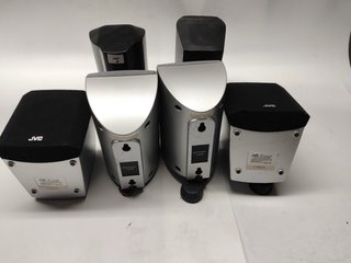 Altavoces JVC y Kenwood Negros y Grises