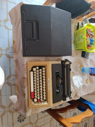 Máquina de escribir Olivetti Lettera 42