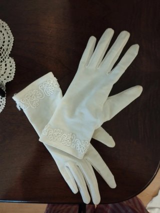 Vestido de Novia con guantes a juego