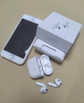 Auriculares AirPods 4 con cancelación activa