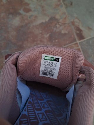 Deportivas Puma rosa con lazo