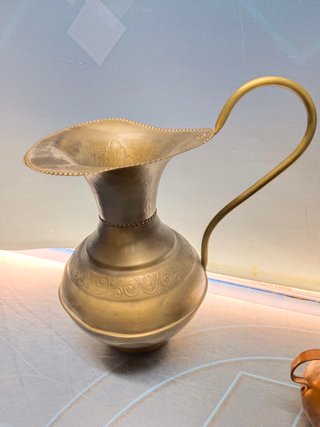 Lote de 4 pequeñas jarras ánforas de latón decorativas