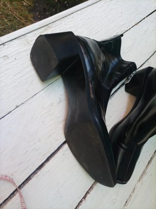 Botines negros con cremallera,tacón de 5cms