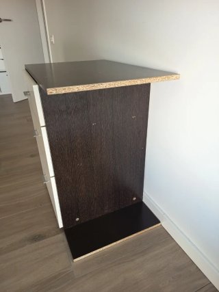 Cajonera de madera blanca y marrón
