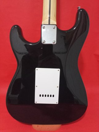 Guitarra Squier Strat SE100 grosor completo