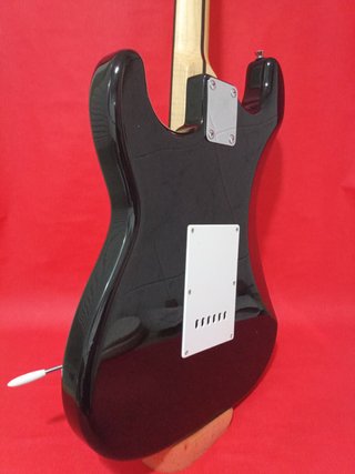 Guitarra Squier Strat SE100 grosor completo