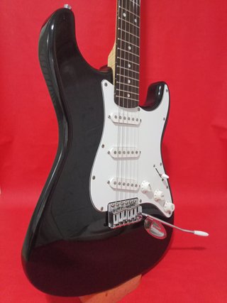 Guitarra Squier Strat SE100 grosor completo