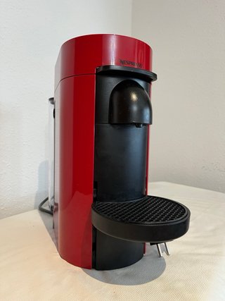 Cafetera Nespresso Vertuo Roja