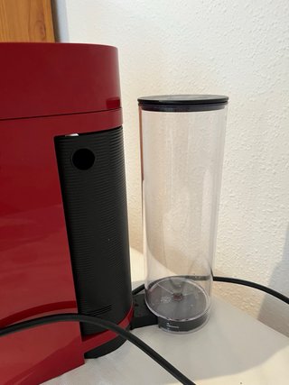 Cafetera Nespresso Vertuo Roja