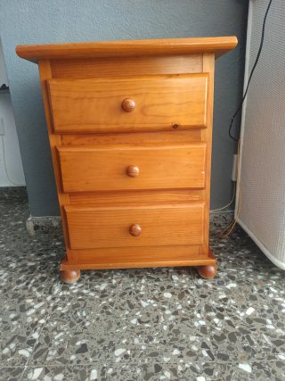 Mesita de noche madera miel 3 cajones