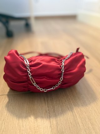 Estupendo bolso de hombro rojo frambuesa satinado