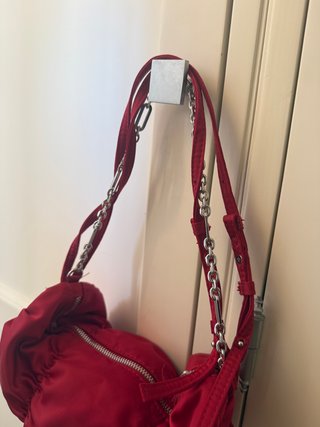 Estupendo bolso de hombro rojo frambuesa satinado