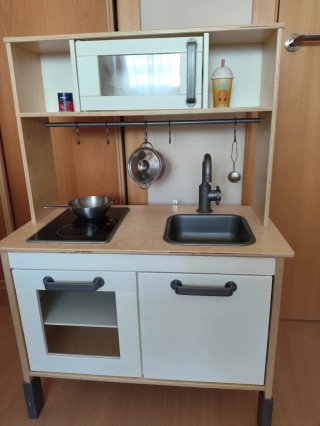 Cocinita de madera Ikea