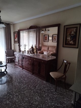 ,aparador ,vitrina ,mesa,sillas, sofás, TODO