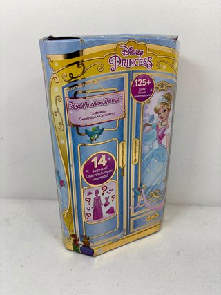 Disney Princess Cenicienta Royal Fashion Reveal