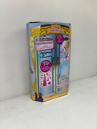 Disney Princess Cenicienta Royal Fashion Reveal