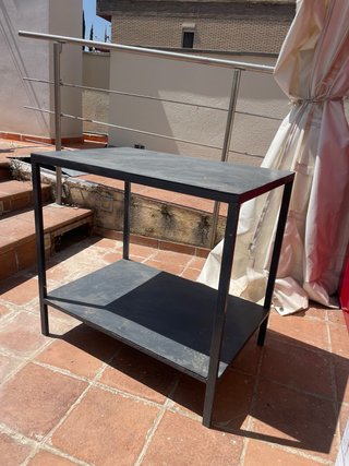 Mesa auxiliar metálica negra
