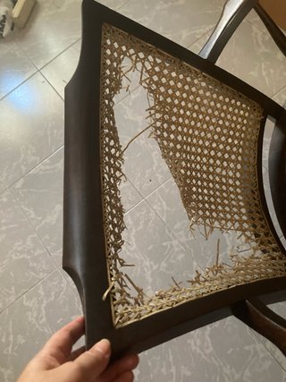 Sillón antiguo madera y rejilla para restaurar