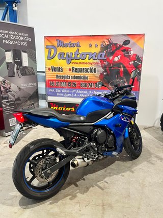 Yamaha XJ6 Azul