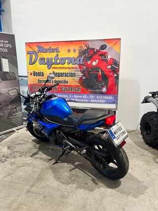 Yamaha XJ6 Azul
