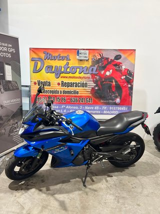 Yamaha XJ6 Azul