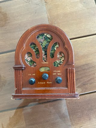 Radio Vintage Marrón y Multicolor