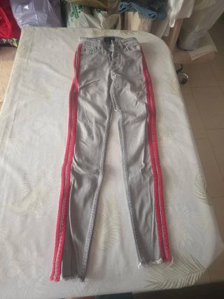 Pantalones vaqueros negros rotos Talla M