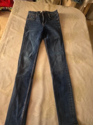 Pantalones vaqueros negros rotos Talla M
