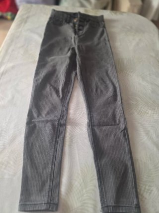Pantalones vaqueros negros rotos Talla M