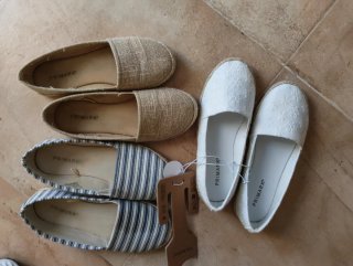 Zapatillas Primark Beige y Blancas y rayas azules