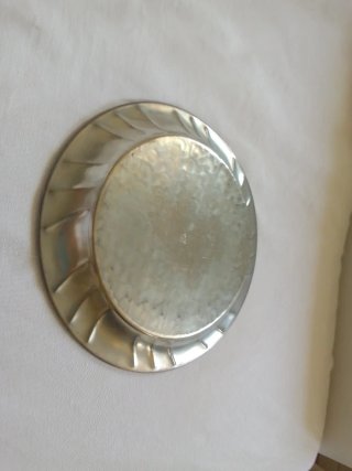 Piatto decorativo vintage in metallo