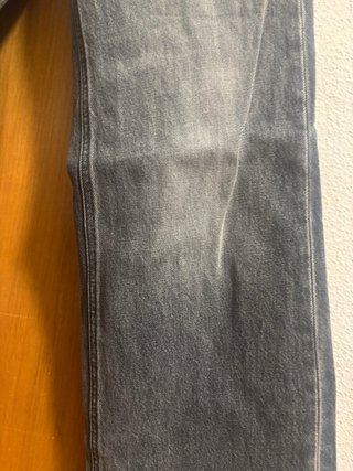 Pantalones vaqueros grises Stradivarius