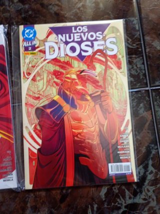 Los Nuevos Dioses