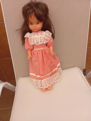 Muñeca años 70 vestido rosa