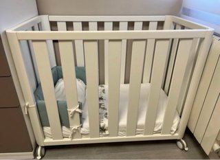 Minicuna/Cuna DOCO Sleeping incluye colchón.
