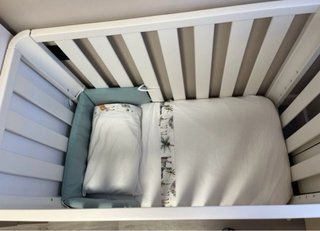 Minicuna/Cuna DOCO Sleeping incluye colchón.