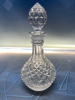 Licorera de cristal de Bohemia tallado