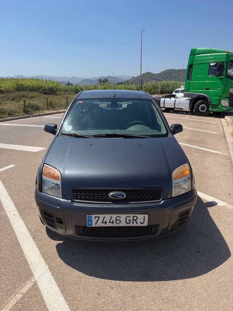 Ford Fusion 2009 - foto 1
