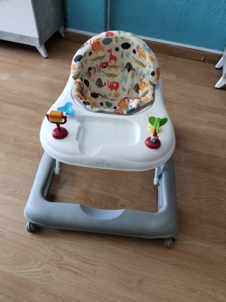 Andador infantil con juguetes