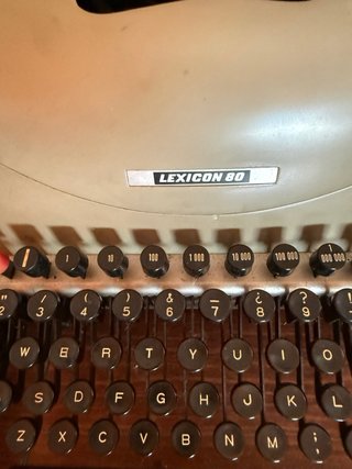 Máquina de escribir Hispano Olivetti Lexicon 80