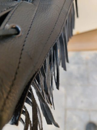 Chaqueta motera cuero con flecos